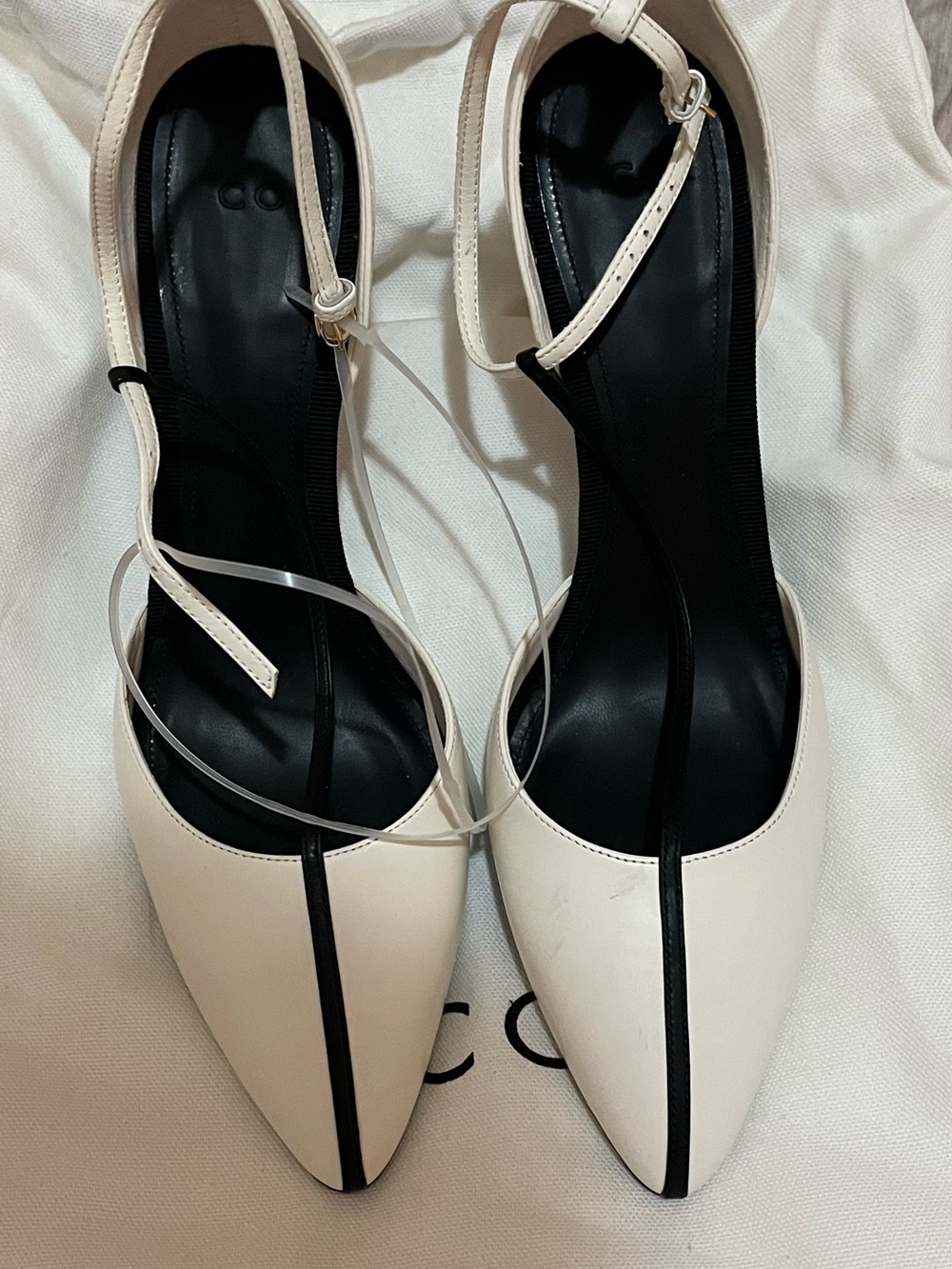 Co-collection Pointed-Toe Ankle Strap Pumps with Black Trim